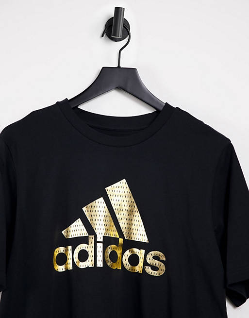 adidas Sort t-shirt med guldfarvet logo |