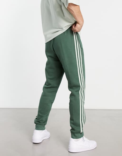 adidas - Sportswear Essential - Joggers verdi con 3 strisce , 3 di 4