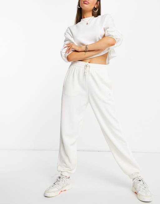 adidas - Sportswear Essential - Oversized joggingbroek in crème