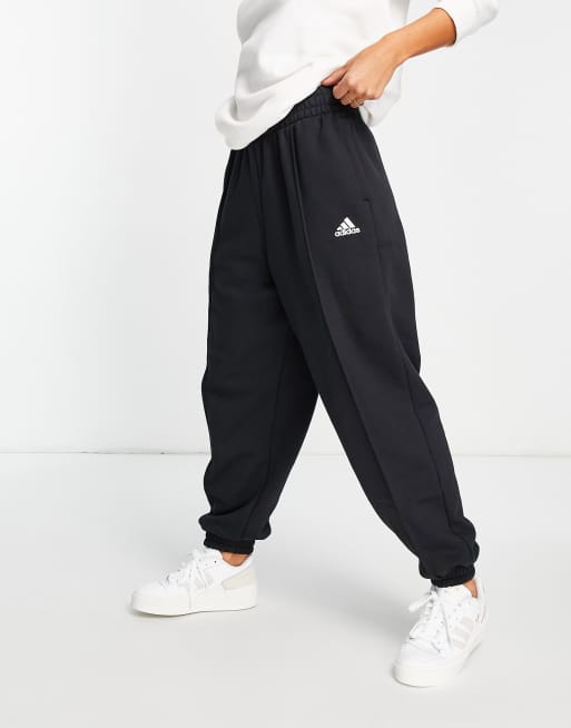 adidas Sportswear – Essential Studio – Czarne domowe joggersy