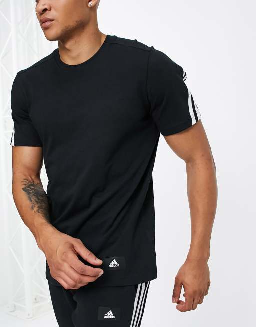 adidas - Sportswear Future Icons - T-shirt nera con strisce sulle maniche