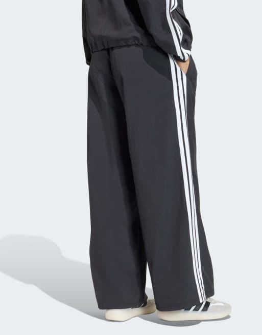 adidas Sportswear – Iconic – Trainingshose aus Webstoff in Schwarz/Weiß mit weitem Bein und Bungee-Kordelzug, 2 von 4