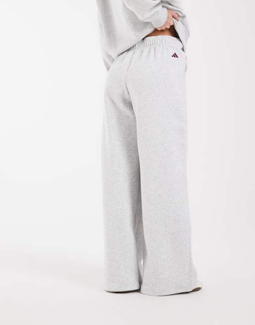 adidas Sportswear Jogger mit weitem Bein in Grau und Burgunderrot, 3 von 5