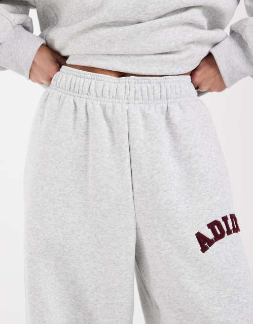 adidas Sportswear Jogger mit weitem Bein in Grau und Burgunderrot, 4 von 5