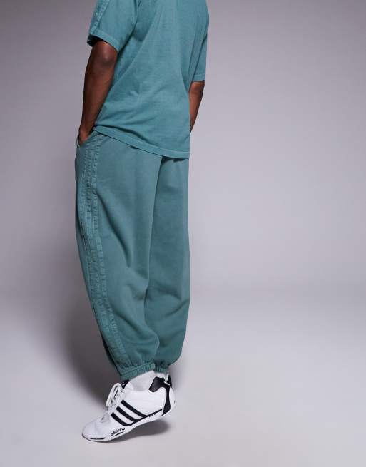 adidas - Sportswear - Joggers verde slavato, 2 di 5