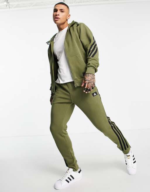 adidas – Sportswear – Kakifärgade mjukisbyxor med tre ränder, 4 av 4