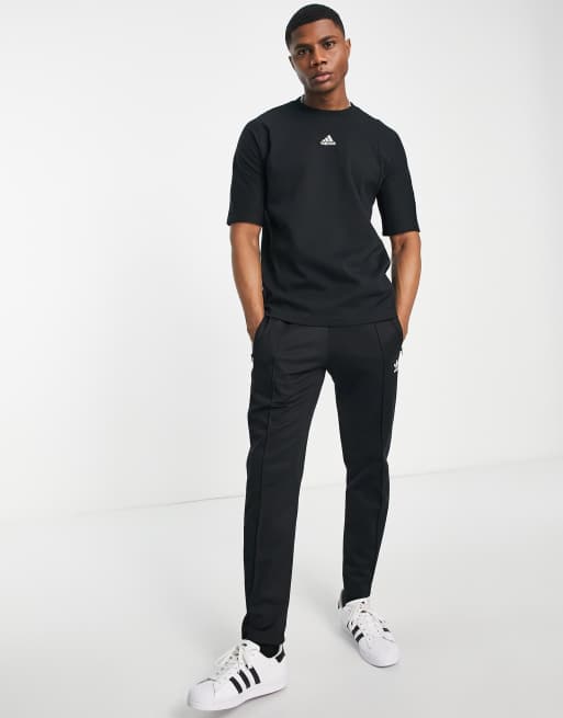 adidas – Sportswear – Lounge – T-Shirt in Schwarz mit aufgesticktem Logo, 4 von 4