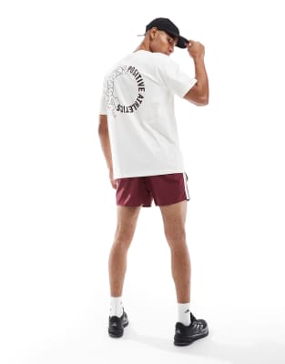 adidas Sportswear - T-shirt à imprimé graphique - Blanc cassé