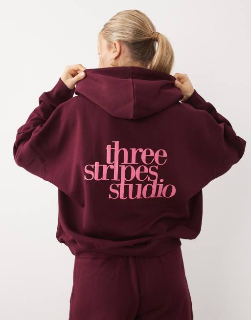 adidas Sportswear - Three Stripes Studio - Felpa con cappuccio color bordeaux e rosa