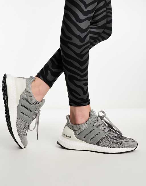 Adidas ultra shop boost 8.5 jeans