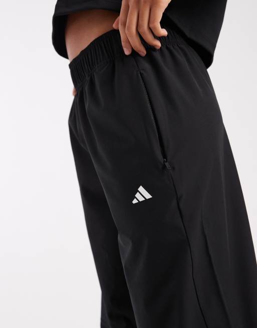 adidas Sportswear – Workout Essentials – Trainingshose aus Webstoff in Schwarz, 2 von 5