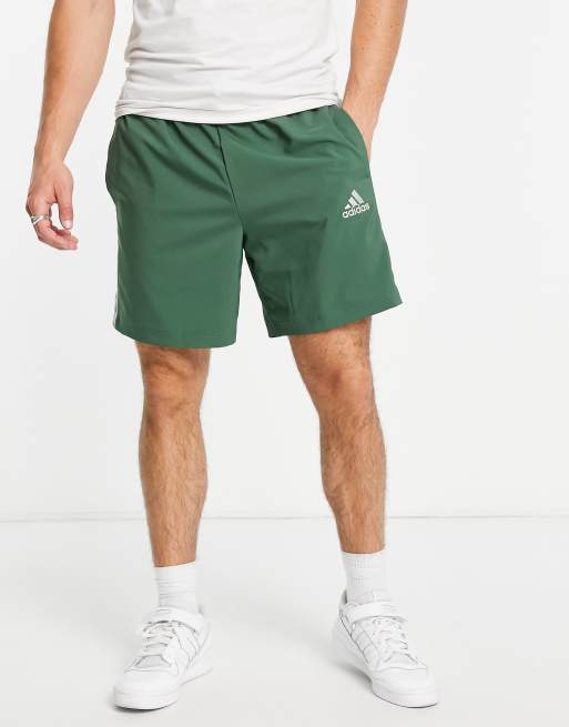 adidas Sportswear – Zielone szorty z 3 paskami  
