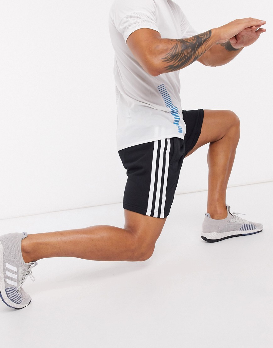 Adidas - Svarta shorts med 3 ränder