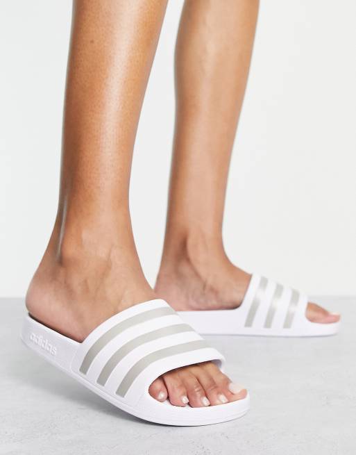 Adilette aqua hot sale slides white