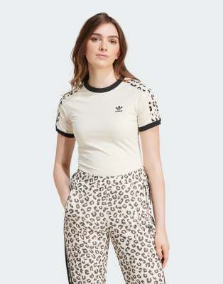 adidas - T-Shirt mit den 3 Streifen im Leopardenmuster-Weiß