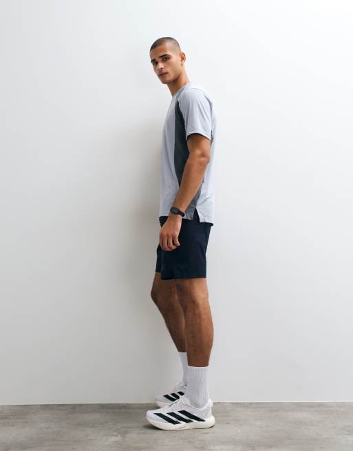 adidas teknisk tränings-t-shirt med blockfärg i grått, 3 av 5