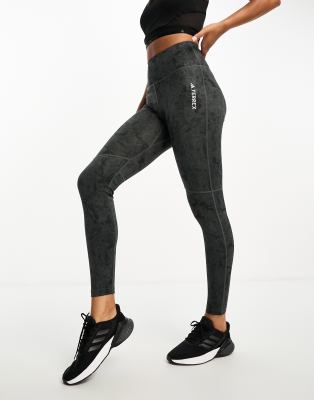 adidas - Terrex - Gemusterte Leggings in Grau