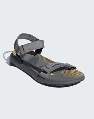 adidas - Terrex Hydroterra Light - Sandalen in Anthrazit Solid-Grau / Anthrazit