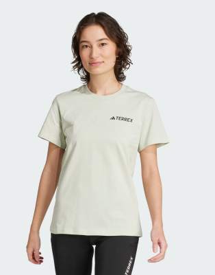 adidas Terrex - Leinen-T-Shirt in Grün mit Grafik