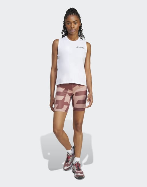 adidas - Terrex - Strakke short van 8 inch met multi print in warme klei en bordeauxrood
