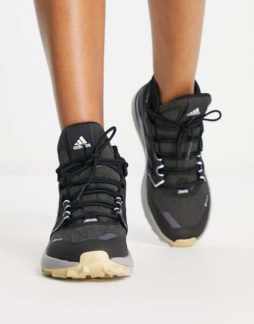 Adidas hiking outlet boots womens