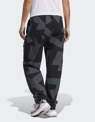 adidas - Terrex Xploric - Bedruckte Cargohose in Schwarz / Carbon