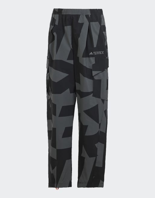 アディダス☆オリジナル☆Terrex Xploric Cargo Pants Printed adidas Terrex xploric cargo pants printed in black / carbon