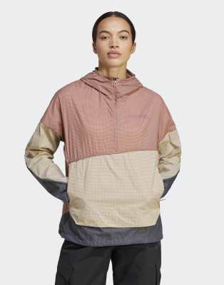 adidas Terrex - Xploric - Windanorak in Warm Clay, Cardboard und Grey Six-Orange