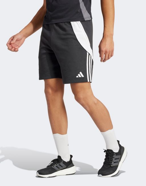 adidas running – Tiro 24 – Shorts aus Sweatshirt-Stoff in Schwarz