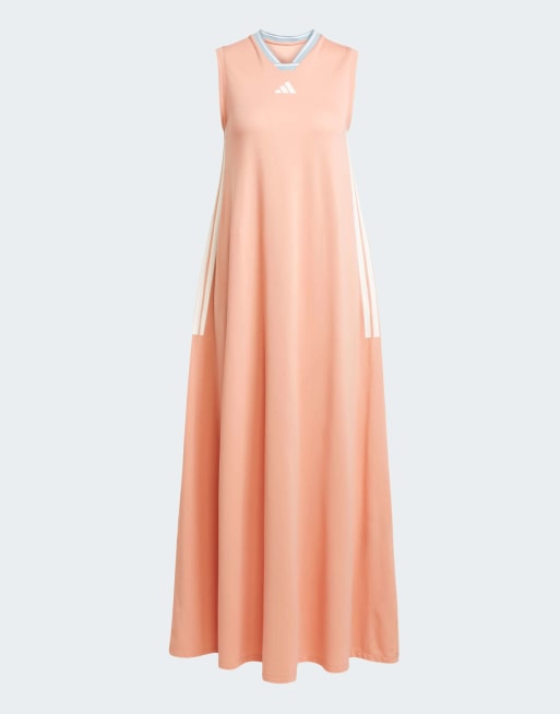 adidas – Tiro Cut – Langes Kleid aus weichem Netzstoff in Ambient Blush und Weiß