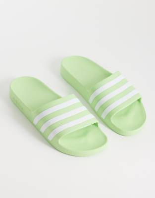 adidas Training - Adilette Aqua - Claquettes - Vert/blanc