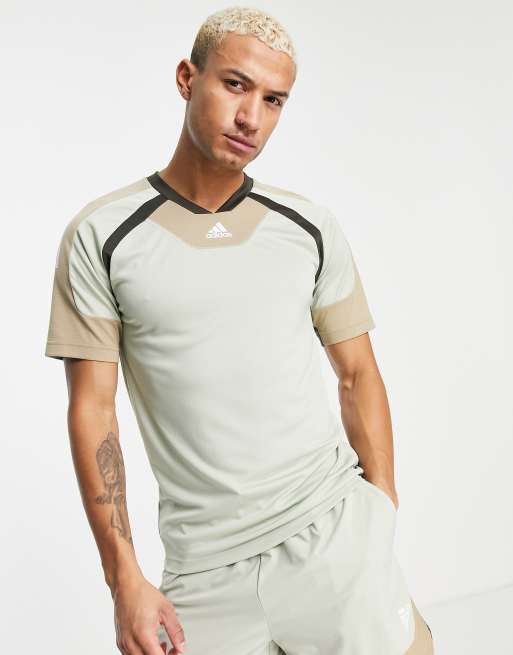 adidas – Training Aeroready – T-Shirt in Grün mit Bahnendetails