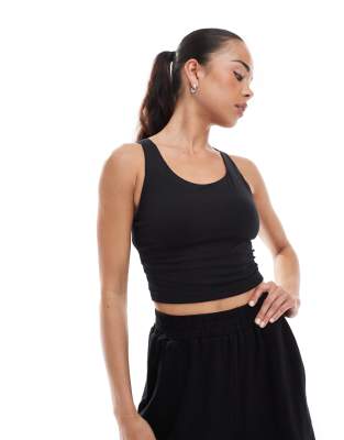 adidas Training - All Me - BH-Tanktop mit mittlerer Stützfunktion in Schwarz