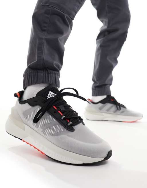 adidas - Training - Avryn - Sneakers in grijs