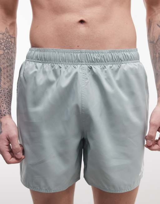adidas Training – Badeshorts in Salbeigrün und Weiß, 5 Zoll Schrittlänge, 4 von 5