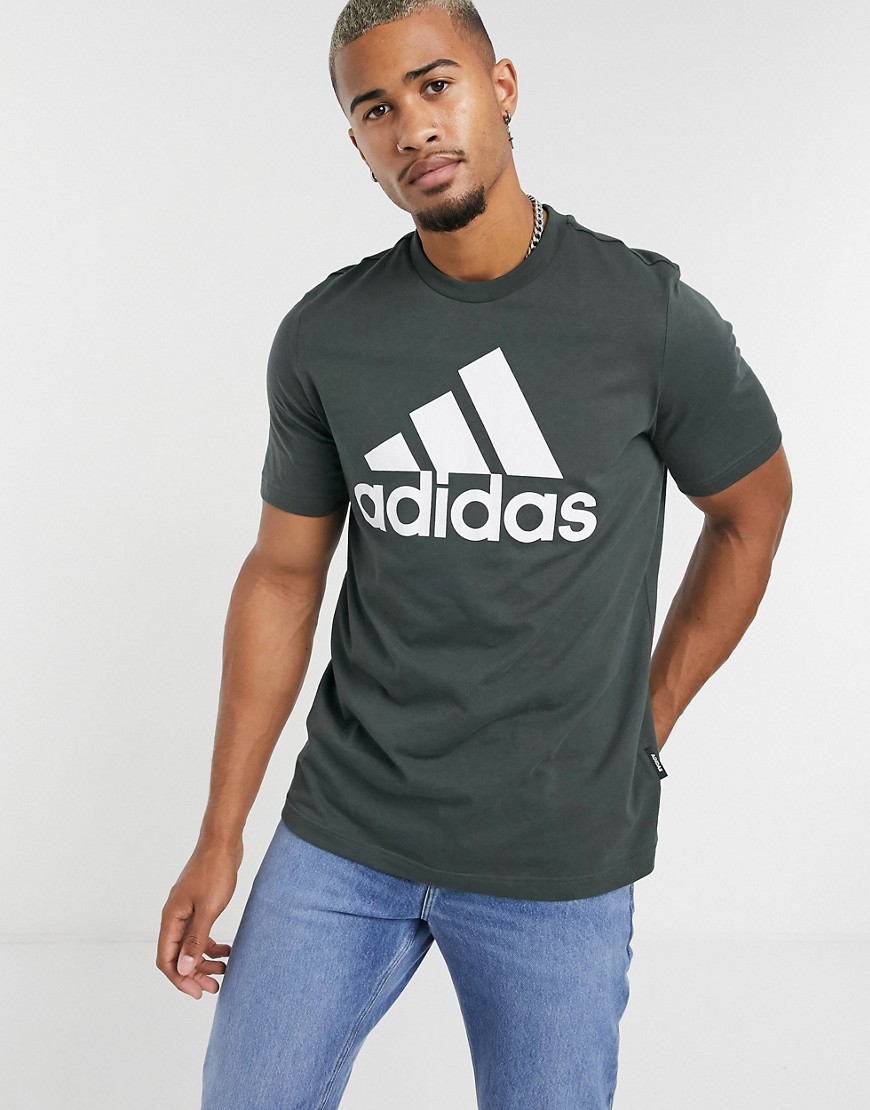 Adidas – Training BOS – Khakifärgad t-shirt med stor logga på bröstet-Grön