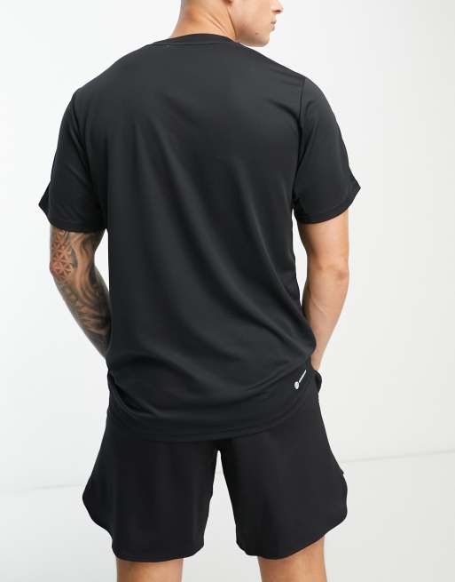 adidas Training – Essential – T-Shirt in Schwarz mit den drei Streifen, 3 von 4