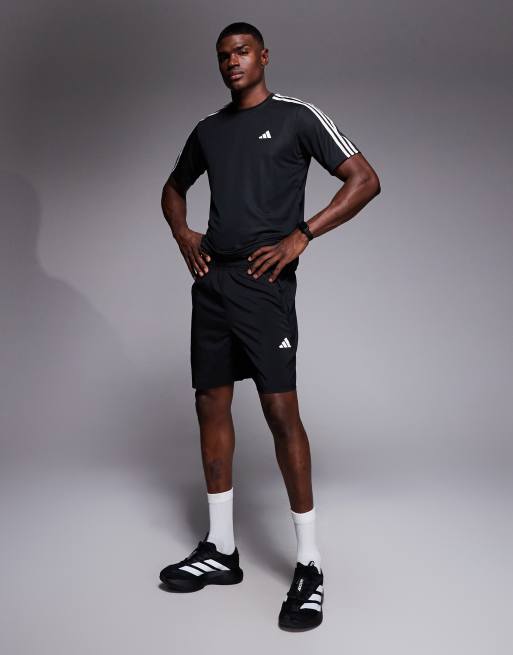 adidas Training – Essential – T-Shirt in Schwarz mit den drei Streifen, 2 von 5