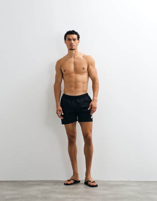 adidas Training – Essentials – Badeshorts in Schwarz mit den 3 Streifen, 2 von 5