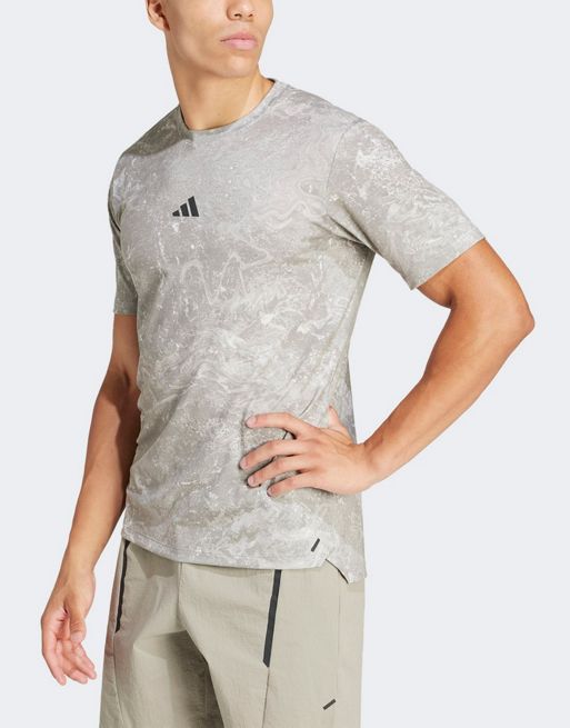  adidas Training – Essentials – Bedrucktes T-Shirt in Grau