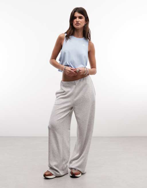adidas Training Essentials cropped vest i blå, 2 af 4
