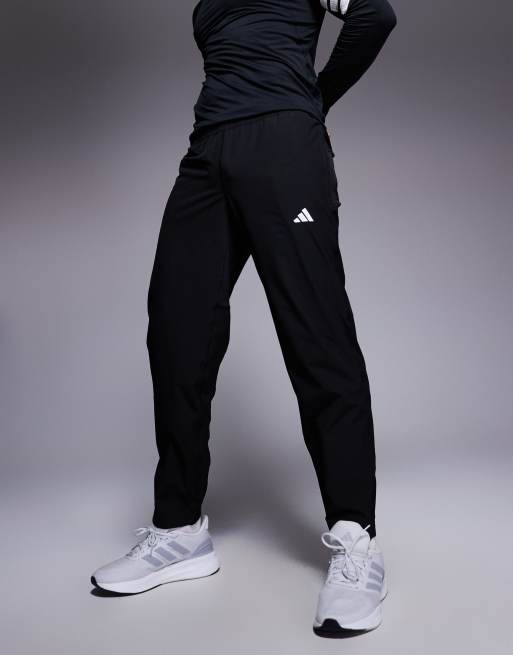 adidas Training – Essentials – Gewebte Jogginghose in Schwarz ASOS