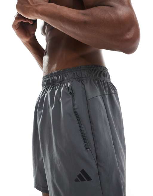adidas Training - Essentials - Geweven short van 5 inch in grijs, 3 van 5