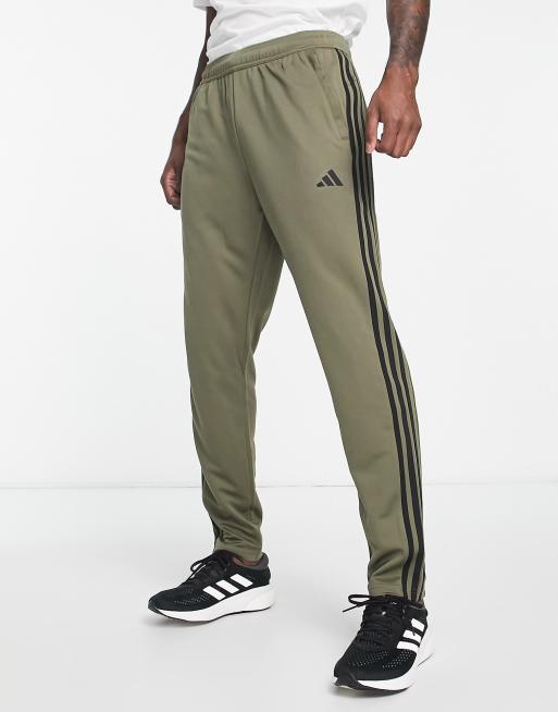 adidas - Training Essentials - Joggingbroek met 3-Stripes in kaki | ASOS