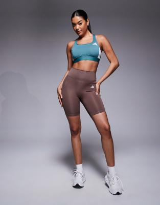 adidas Training - Essentials - Kurze Leggings in Dunkelbraun, 7 Zoll Schrittlänge