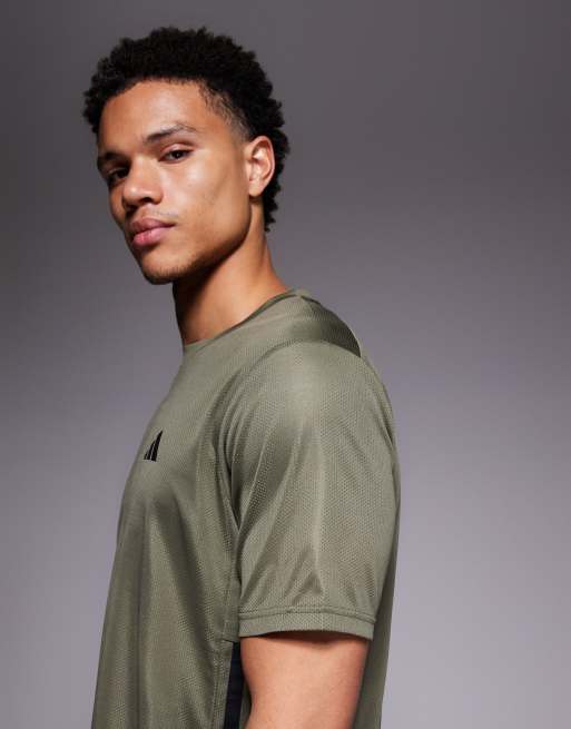adidas Training – Essentials – Oliwkowy T-shirt z trzema paskami, 4 z 5