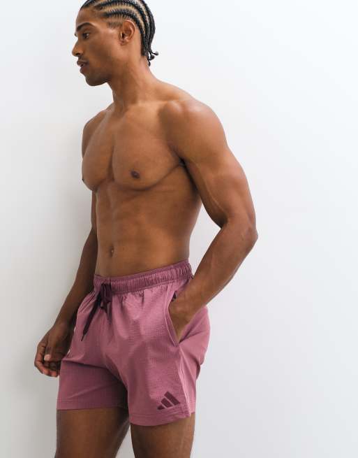 adidas Training essentials pantaloncini da bagno stropicciati con 3 strisce bordeaux, 4 di 5