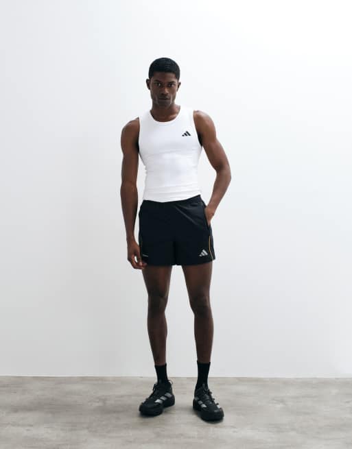 adidas Training Essentials prążkowany podkoszulek w kolorze białym, 5 z 5