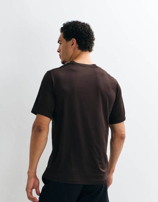 adidas Training Essentials T-shirt in aurora coffee, 3 van 5