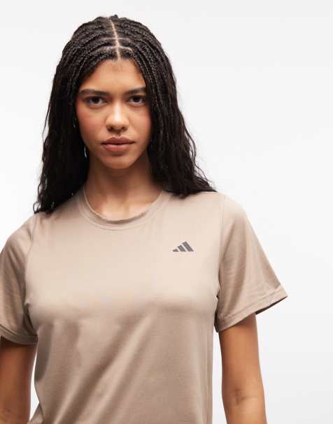 adidas - Training Essentials - T-shirt in bruin - view 1